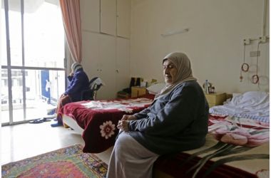 تبرع من أجل آباءنا و أمهاتنا في منازل الرعاية